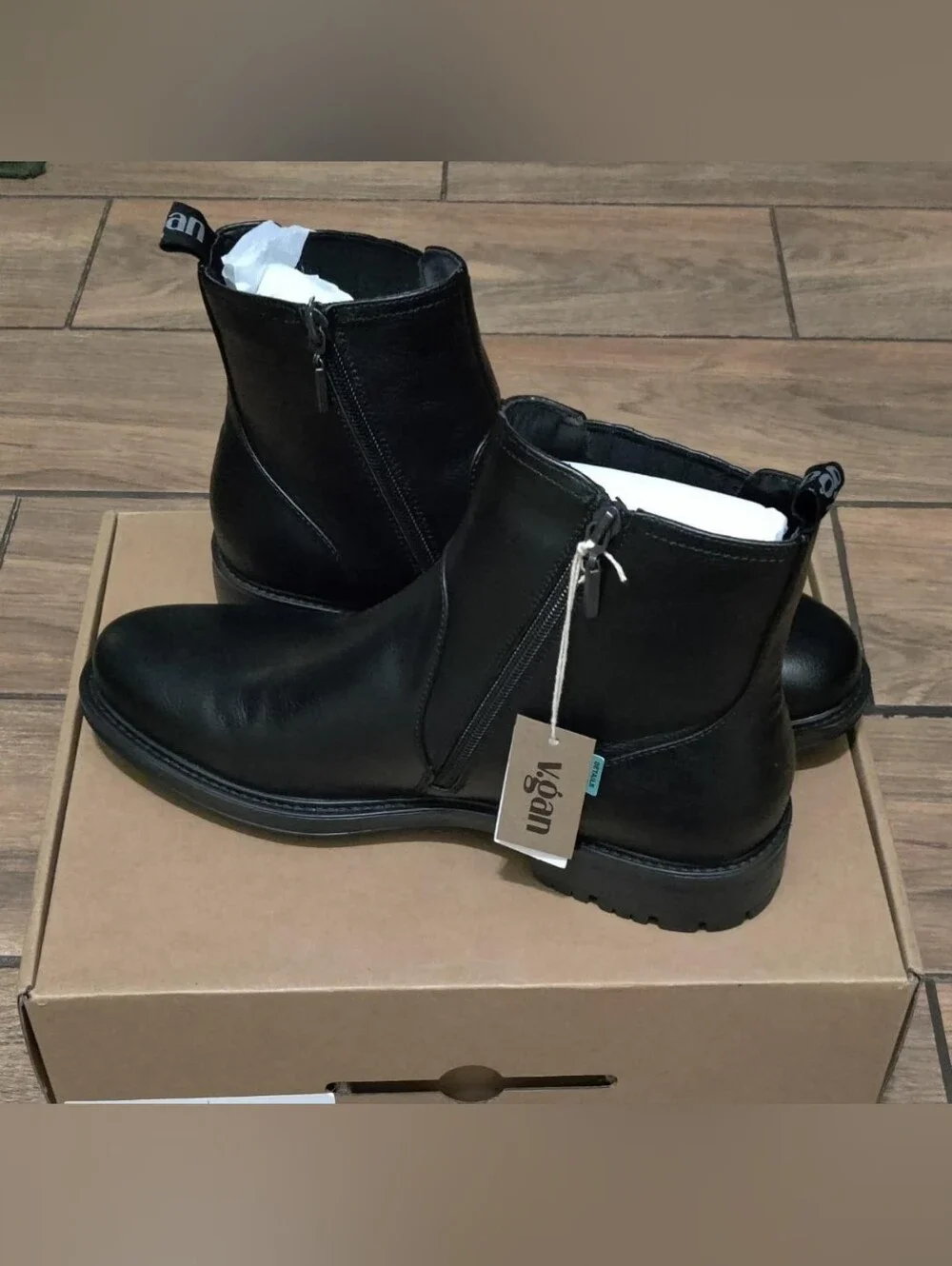 NWOT V.gan Frisee Inside Zip Boots Men's Black Leather Chelsea Boots Size 8